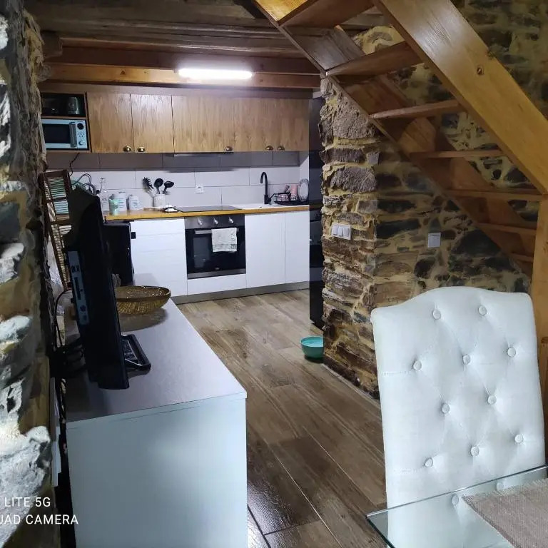 PampiHouse, casa de xisto junto ao rio