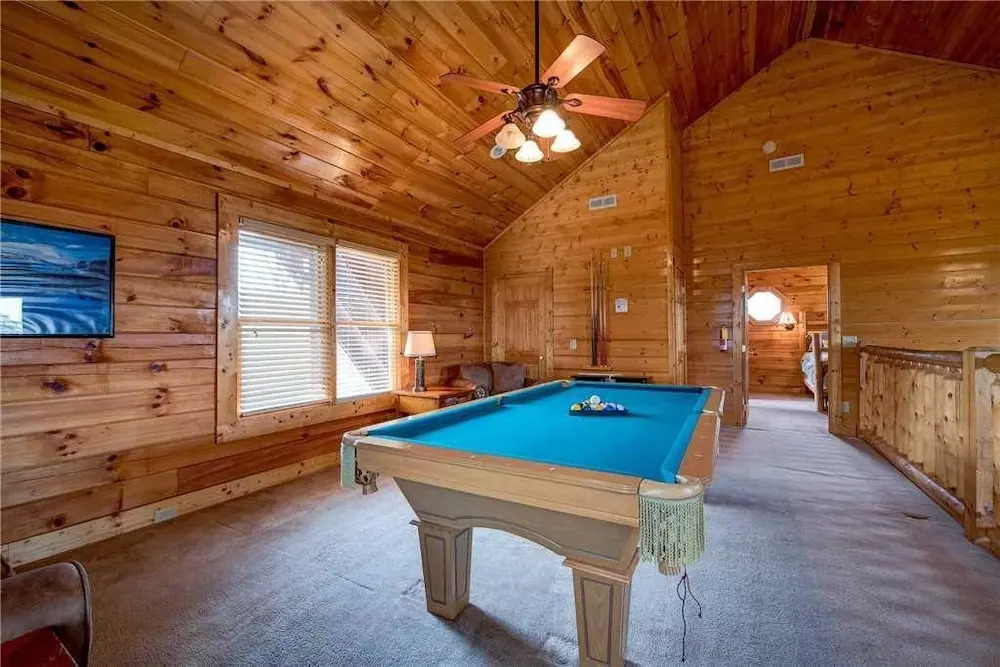 Suite Seasons 4 Bedroom Home with Hot Tub