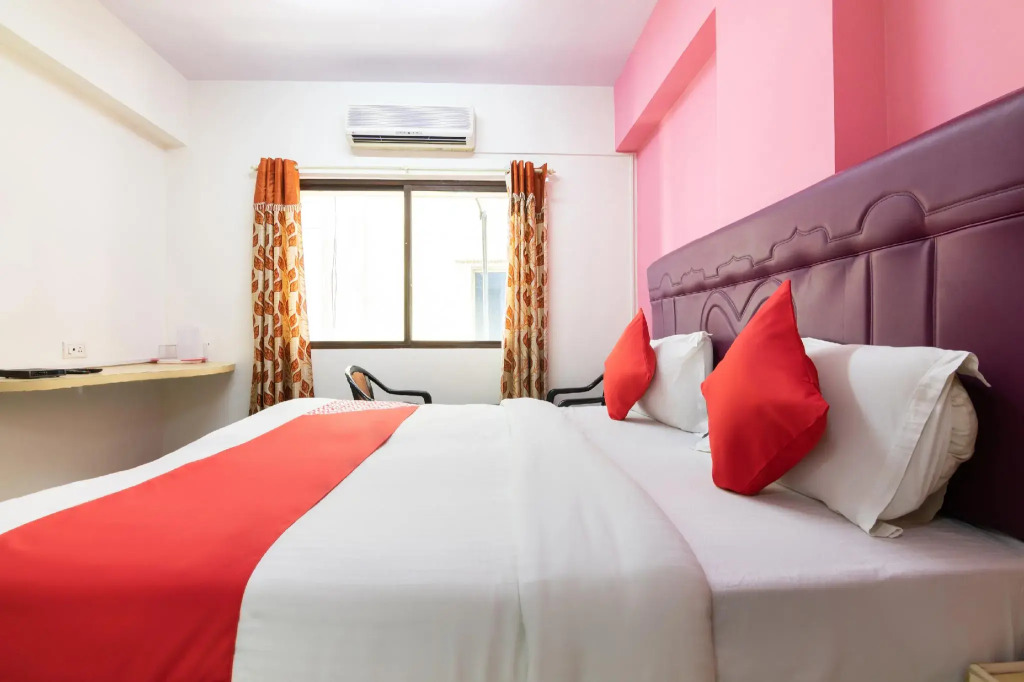 OYO 25036 Suraksha Residency