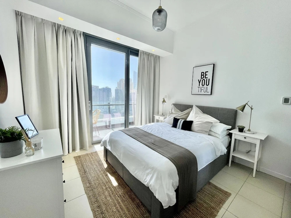 Stunning 3B Spacious Marina View With Balcony
