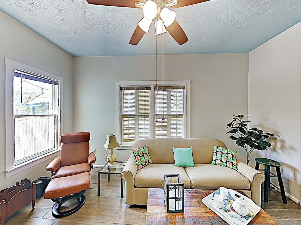 New Listing! Charming By The Beach 2 Bedroom Home