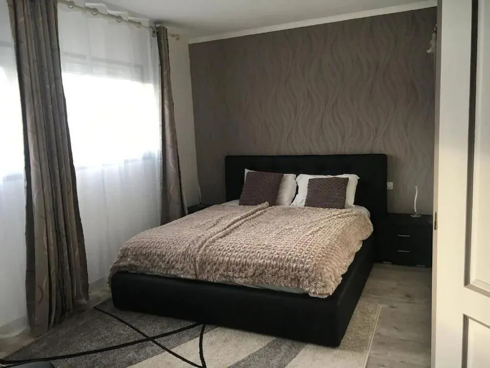 Hotel Mervil Airport