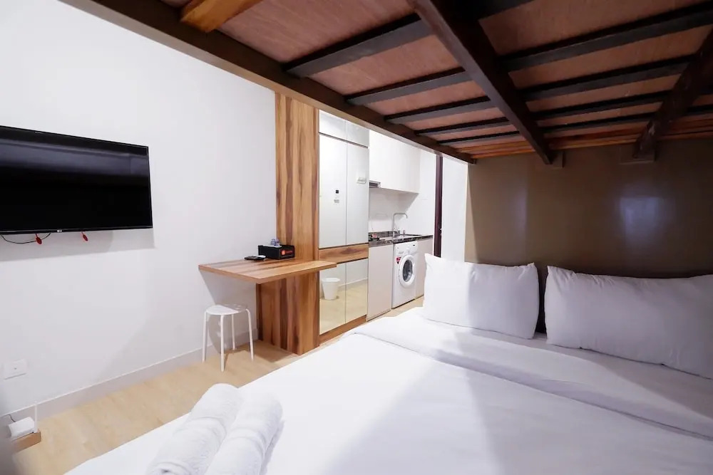 Strategic Location Studio Puri Mansion Apartment