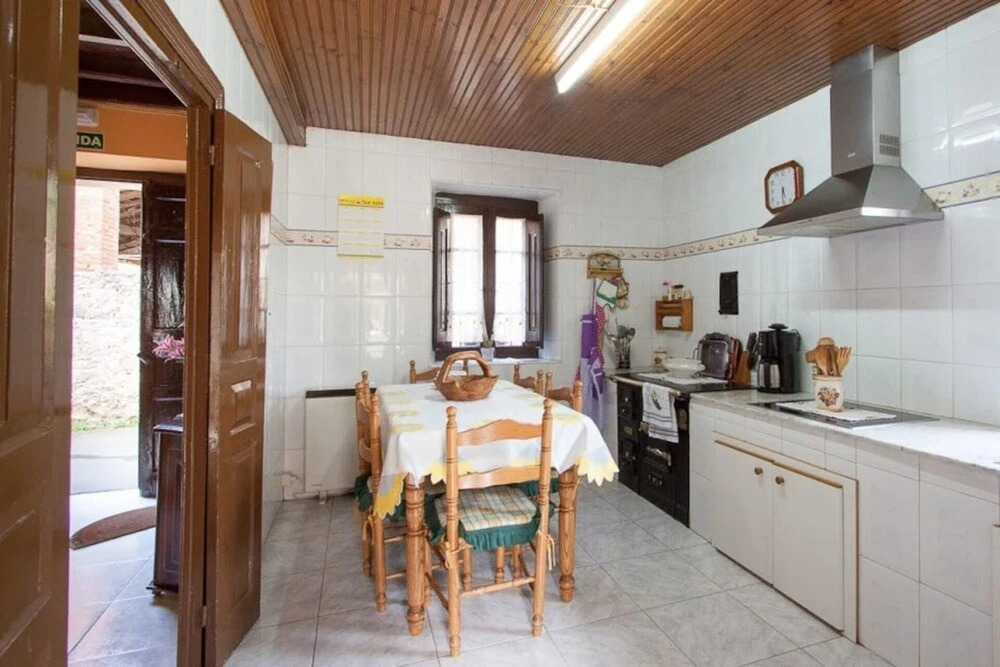 Casa del Cuetu. Traditional village house in Asturias