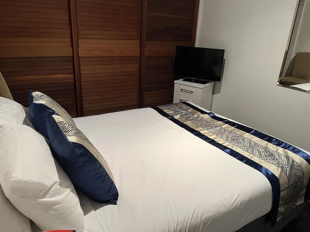 Seaview Waterfront Hotel Apt