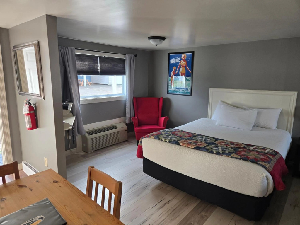 Seawinds Motel & Cottages
