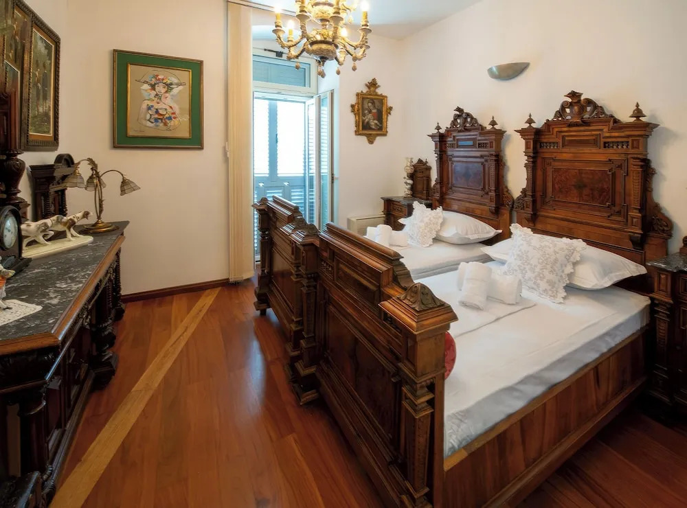 Royal Heritage Apartment in Split Center