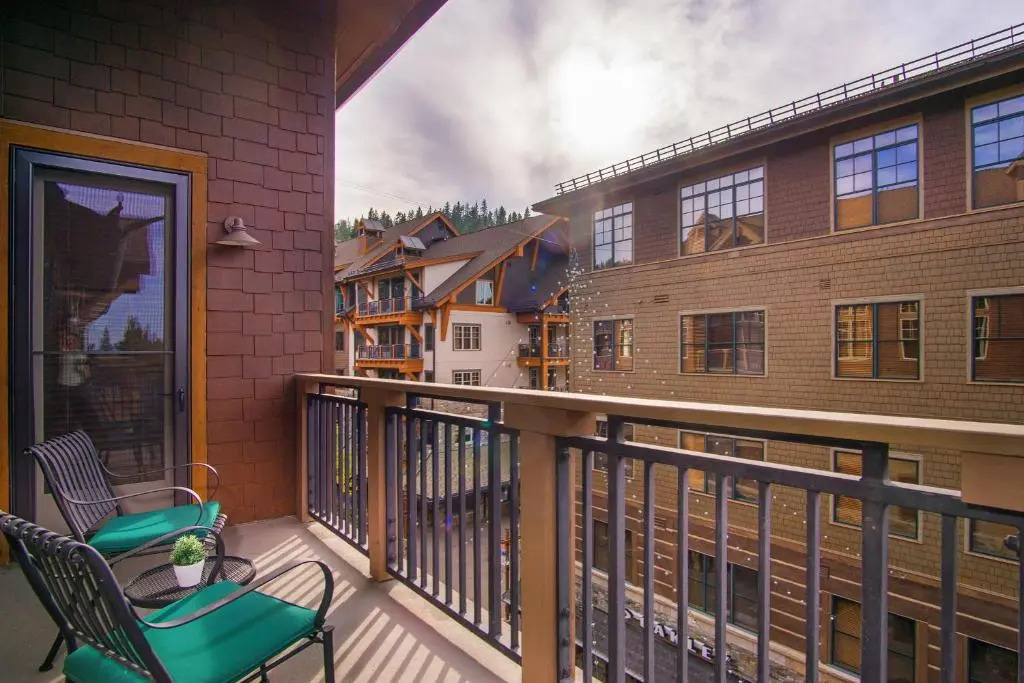 2 Bedrooms w/ Large Loft + 2.5 Baths