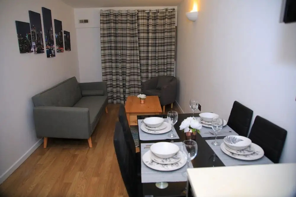 NEW Cosy 3BD Flat Minutes to Leeds City Centre