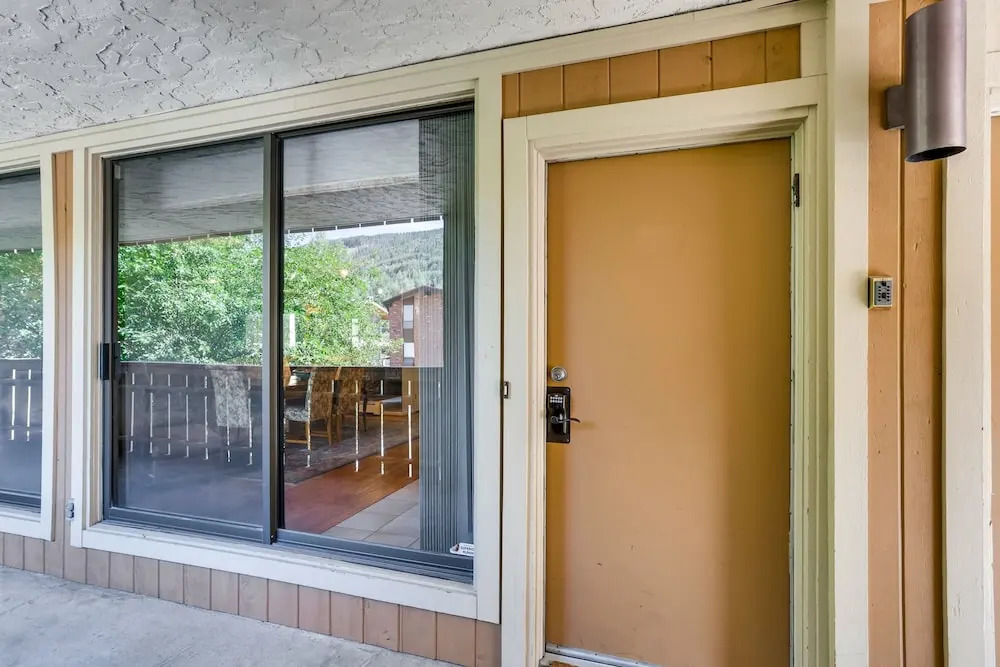 New Listing! Apres-ski Dream - Walk To Gondolas 4 Bedroom Condo