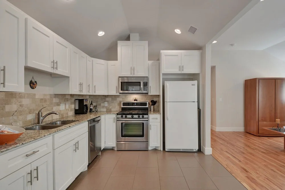 2BR Renovated Austin Coach House by RedAwning