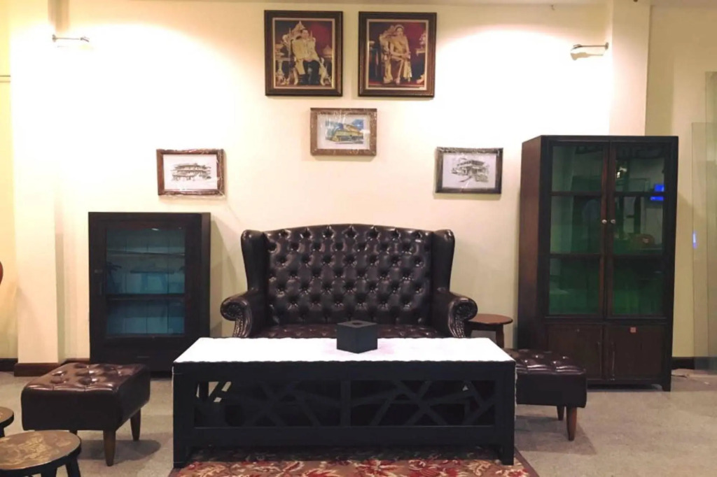 Srisomboon Hostel