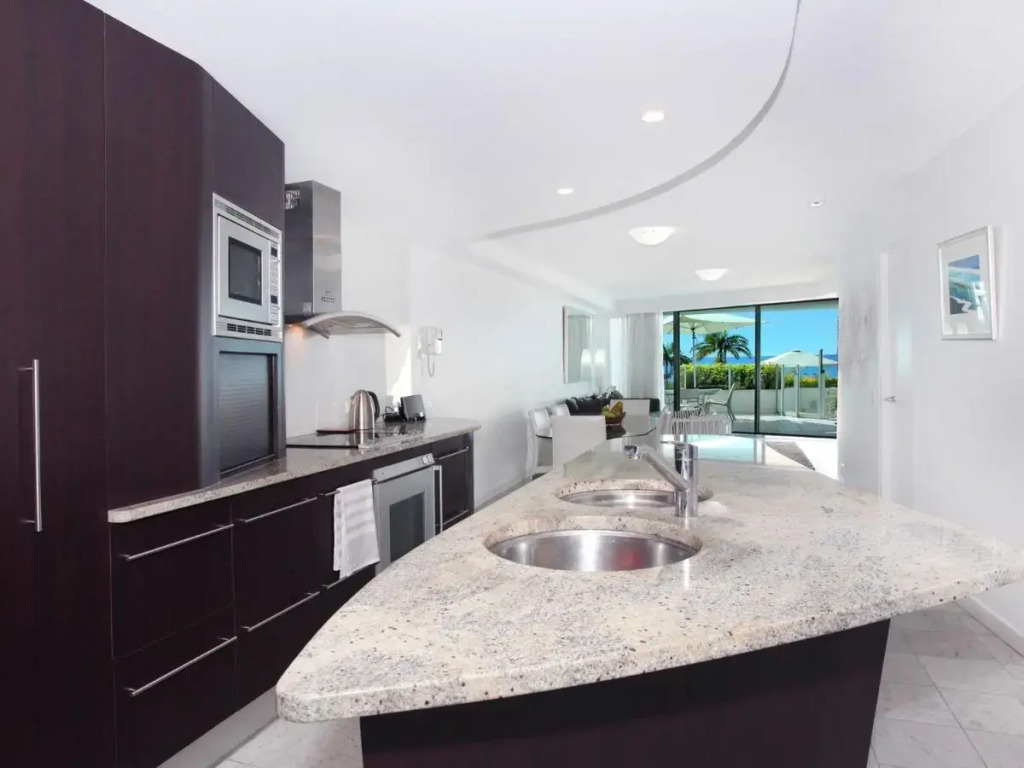 Sirocco 202 by G1 Holidays - Two Bedroom Beachfront Apartment in Sirocco Resort