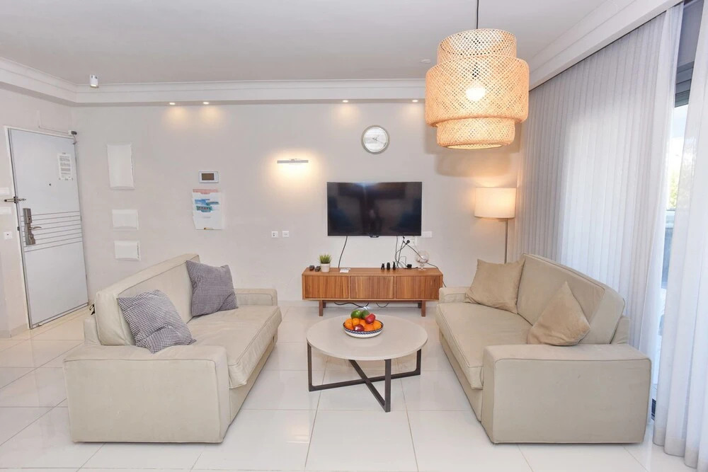 Avi's Suites Yossi Avrahami Royal Park