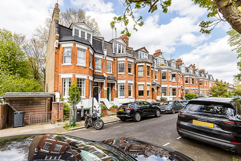 Stylish Hideaway Flat at Milton Park Highgate