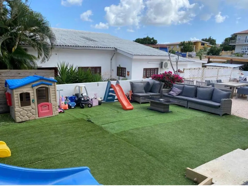 4BLESSINGSCURACAO TOP location swimming pool & nearby beaches -