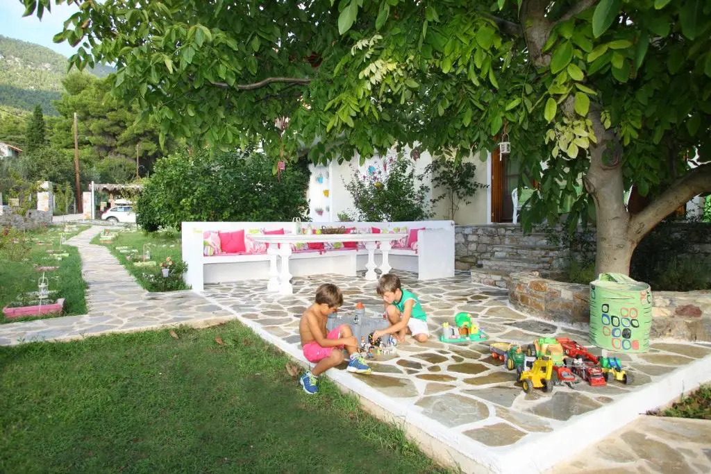 Sklavos Studios skopelos