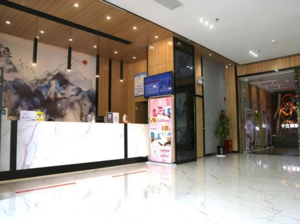Lanli Lily Hotel (Yangjiang East Huicheng Branch)