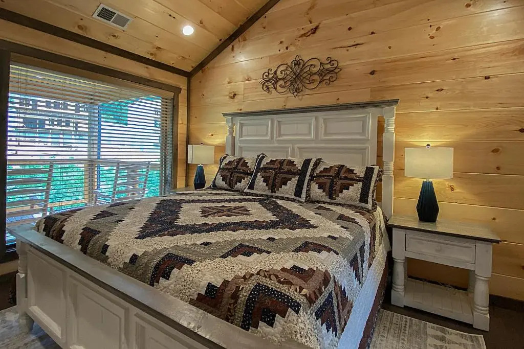 Luxury Brand New Cabin 5b 5.5ba with Arcade, Theater
