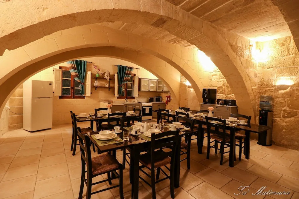 Lonza Gharb Farmhouse