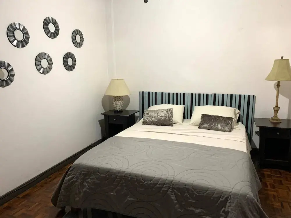 Large And Cosy Apartment With Private Garden