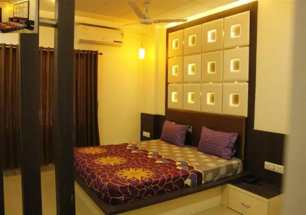 Hotel Shiv lake