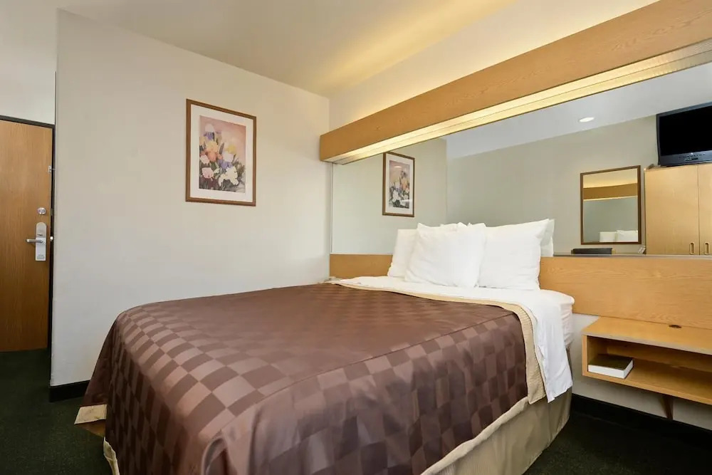 Microtel Inn & Suites
