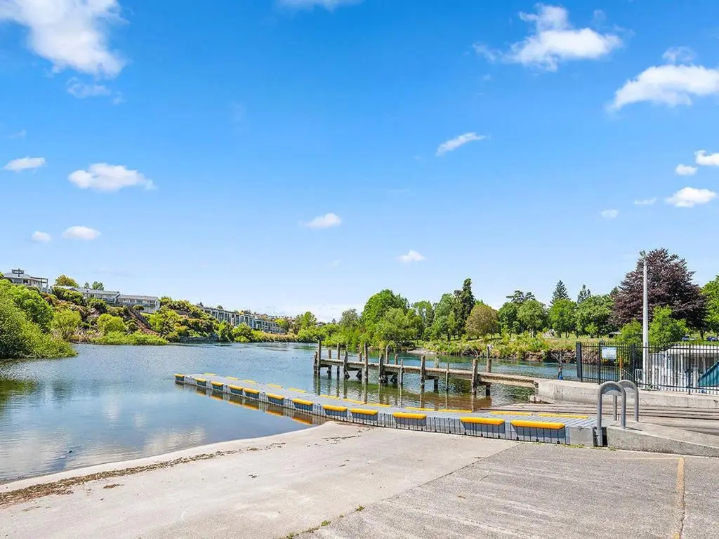 Central Riverside Retreat - Taupo Holiday Home