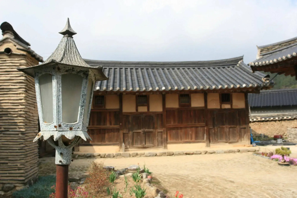 Geochang Choongsindang Donggae Jeongon Gotek