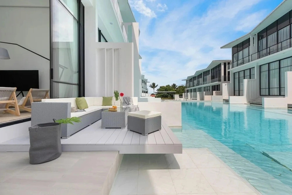 Elegant Pool Access Townhouse Near Beach