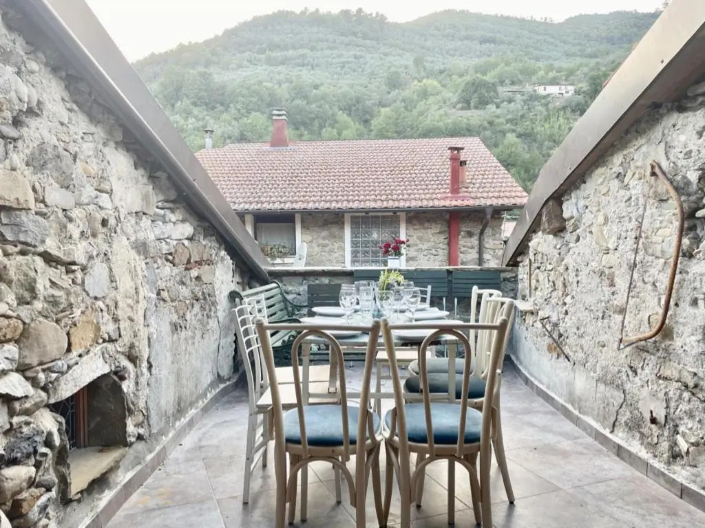 Via Liberale Sleeps 8 Isolabona Italy