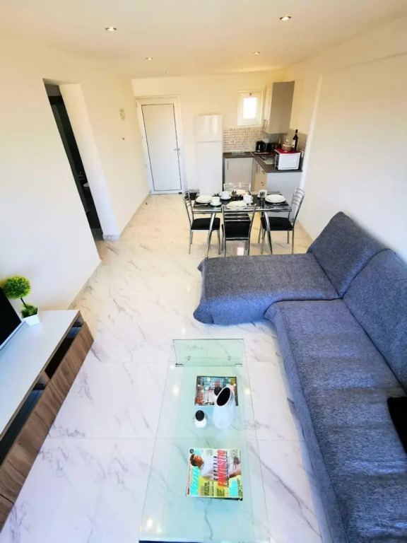 Nissi Avenue Suites