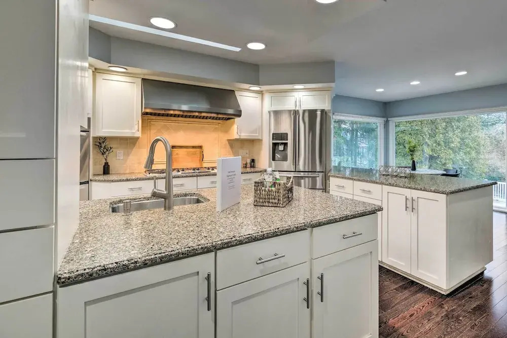 Spacious Rochester Home w/ Heated Pool & Hot Tub