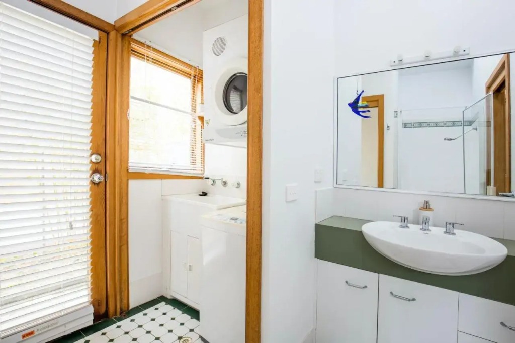 Maldas Retreat Pet Friendly Absolute Beachfront with Spa
