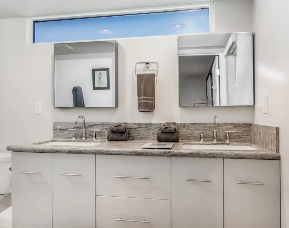 PS Modern Pool Jewel Three Bedroom House