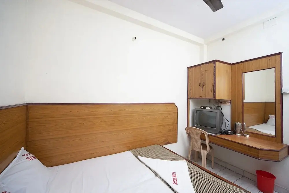Spot On 38565 Hotel Surya