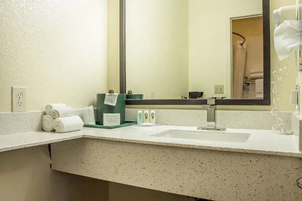 Woodland Inn & Suites