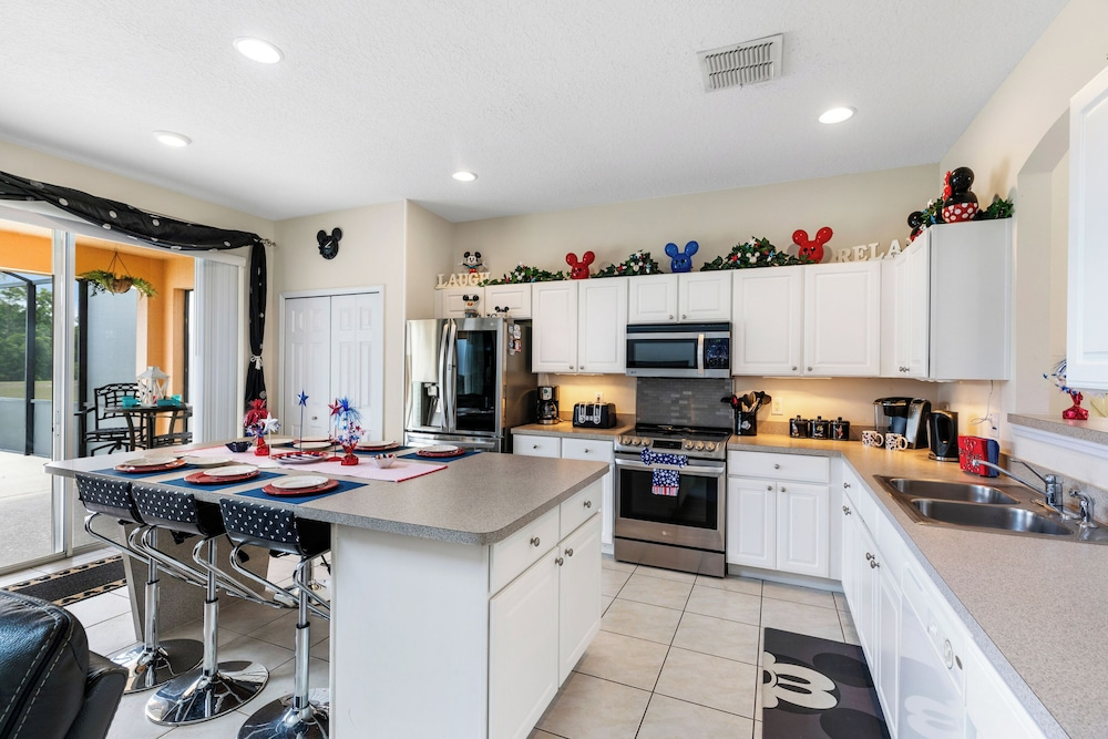 Family Friendly Emerald Island Resort Vacation Home with Private Pool and Spa Near Disney