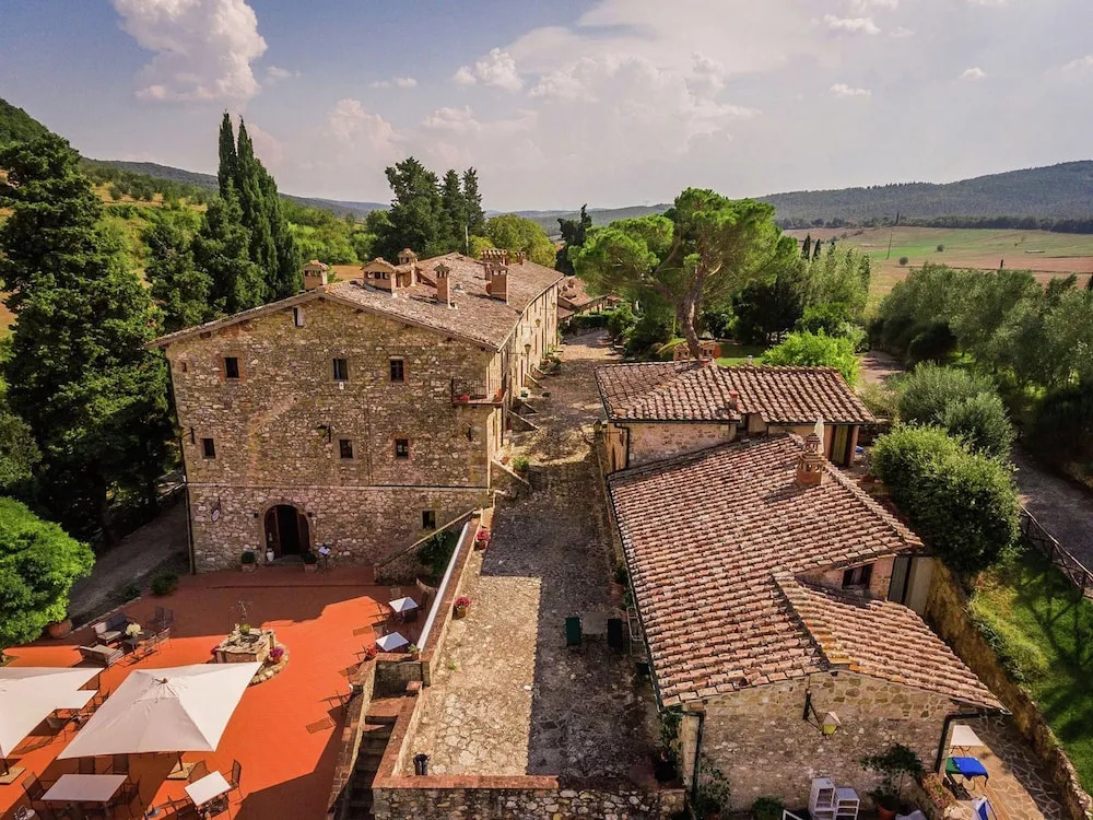 Spacious Holiday Home in Sovicille With Swimming Pool