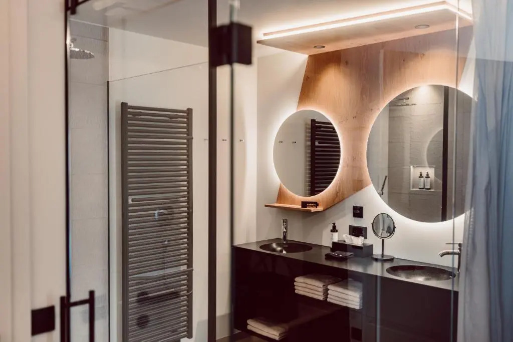 JoAnn suites & apart