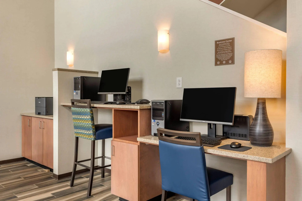 Comfort Inn & Suites Pittsburgh-Northshore
