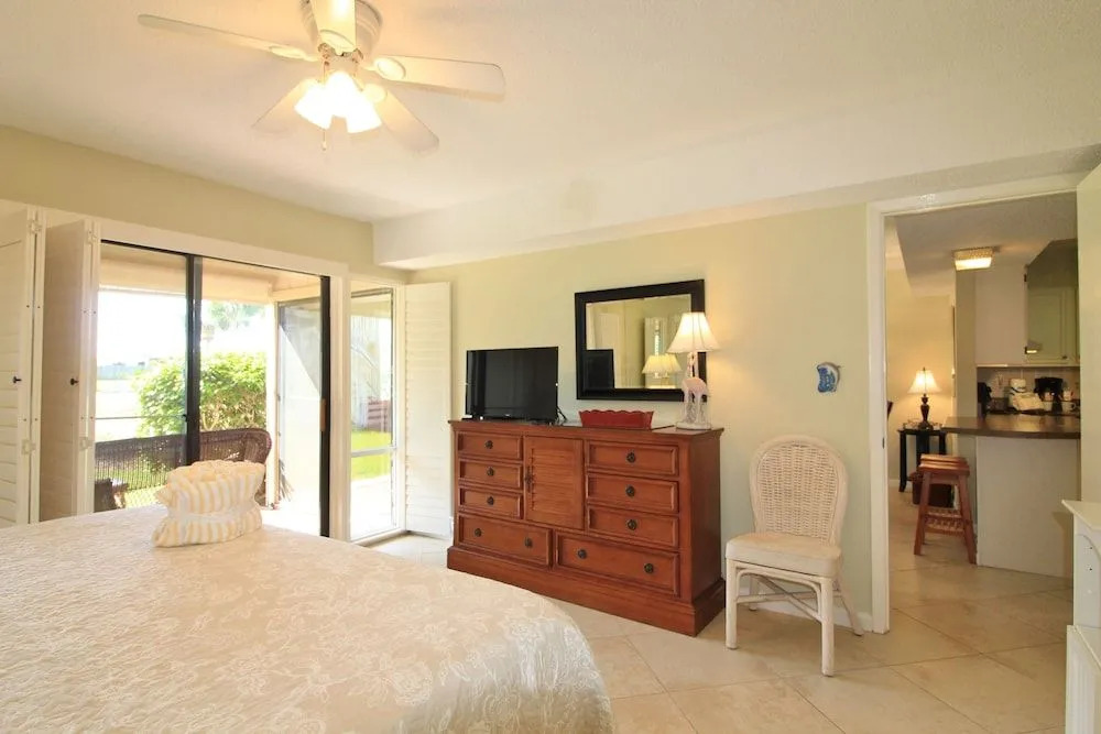 Chateau La Mer 16A 1 Bedroom 1 Bathroom Condo