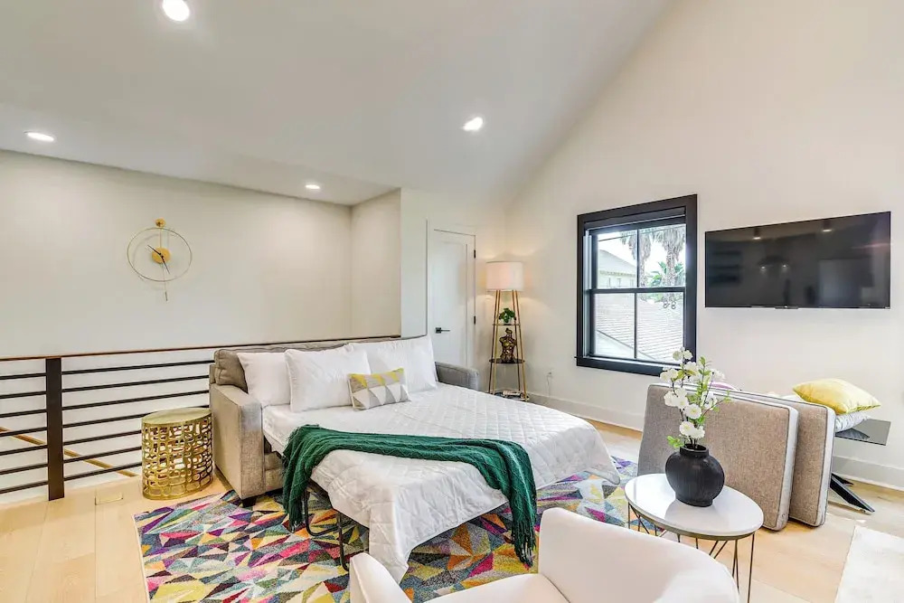 Walk to Shops & Restaurants: Chic Galveston Studio