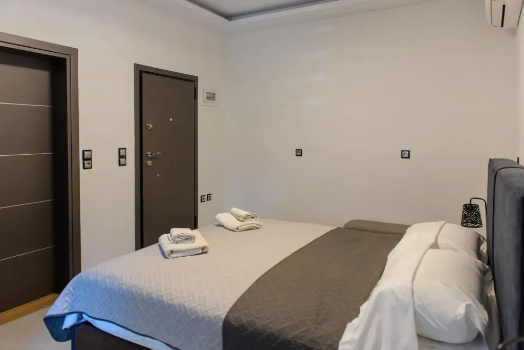 Casa d' Irene near airport, 200 mtrs from the beach, Artemis center