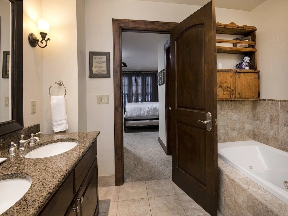 Ascent Condo 111