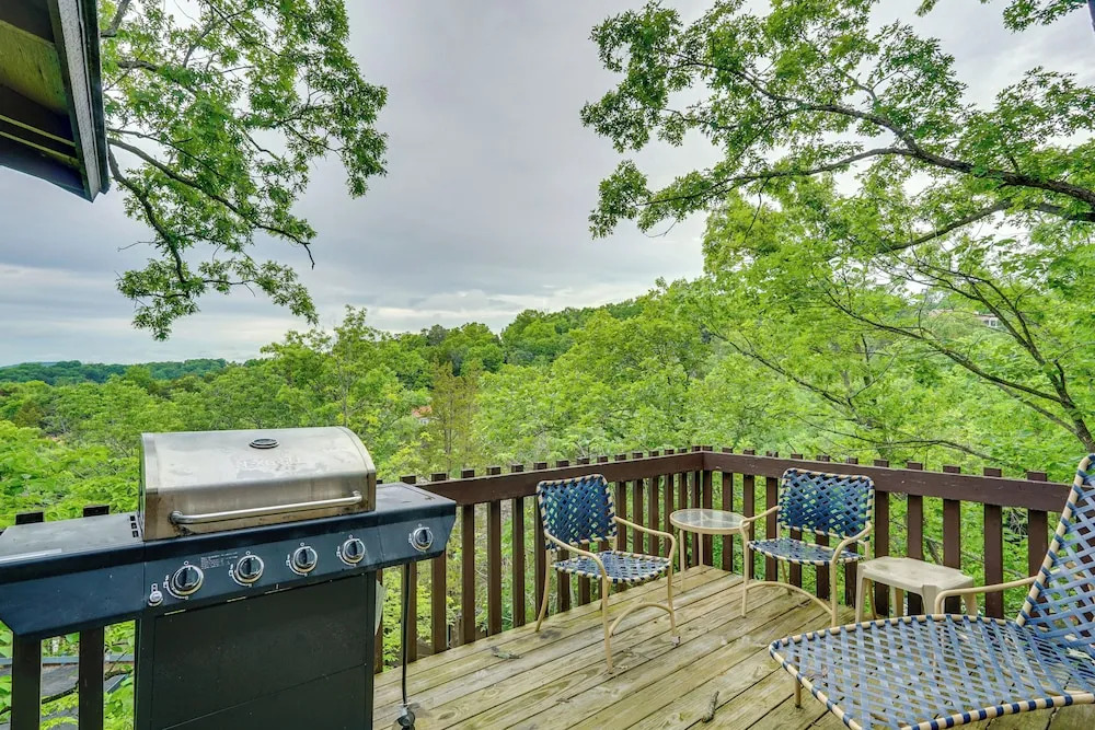 Group Friendly! Lake-view Margaritaville Retreat