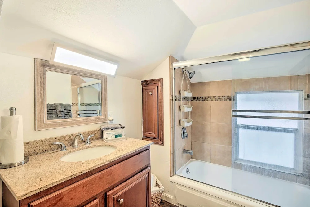 Super Walkable! Historic Home in Dtwn Long Beach