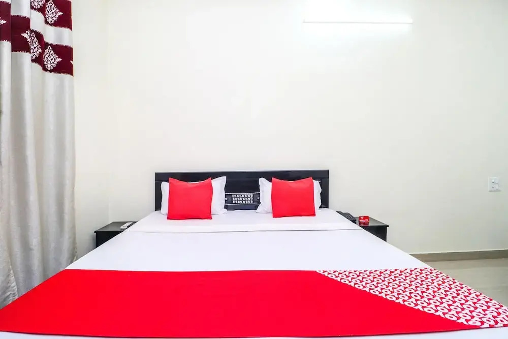 OYO 18857 Hotel Dev Bhoomi