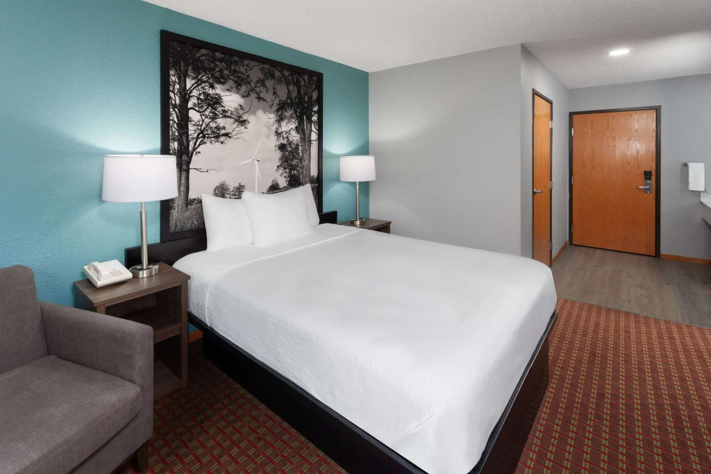 Super 8 by Wyndham McHenry Fox Lake Area