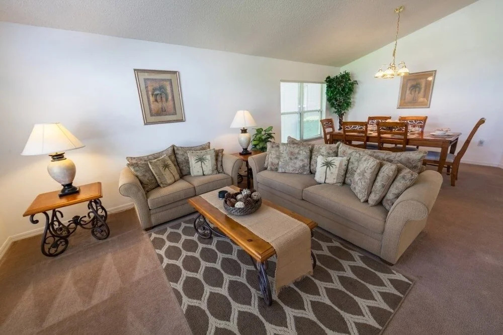 Gated Country Club Private Pool ! 4 Bedroom Home by RedAwning